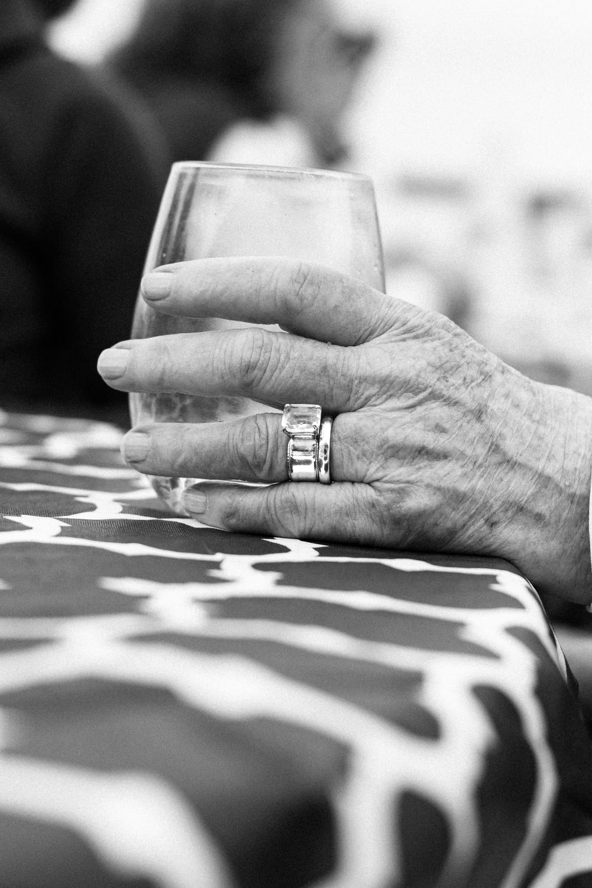 Photo de <a href="https://unsplash.com/fr/@msmith0912?utm_source=unsplash&utm_medium=referral&utm_content=creditCopyText">Miles Smith</a>sur <a href="https://unsplash.com/fr/photos/une-main-p